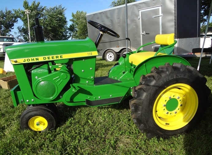 John Deere 110